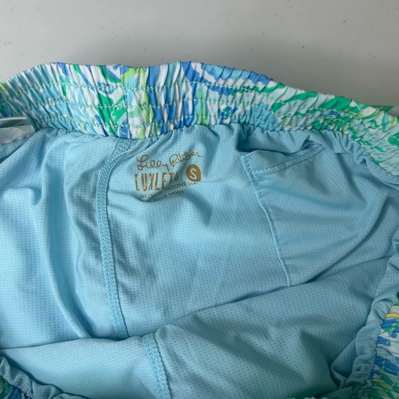 Lilly Pulitzer Luxletic Run Around Shorts Size Small - Picture 2 of 4